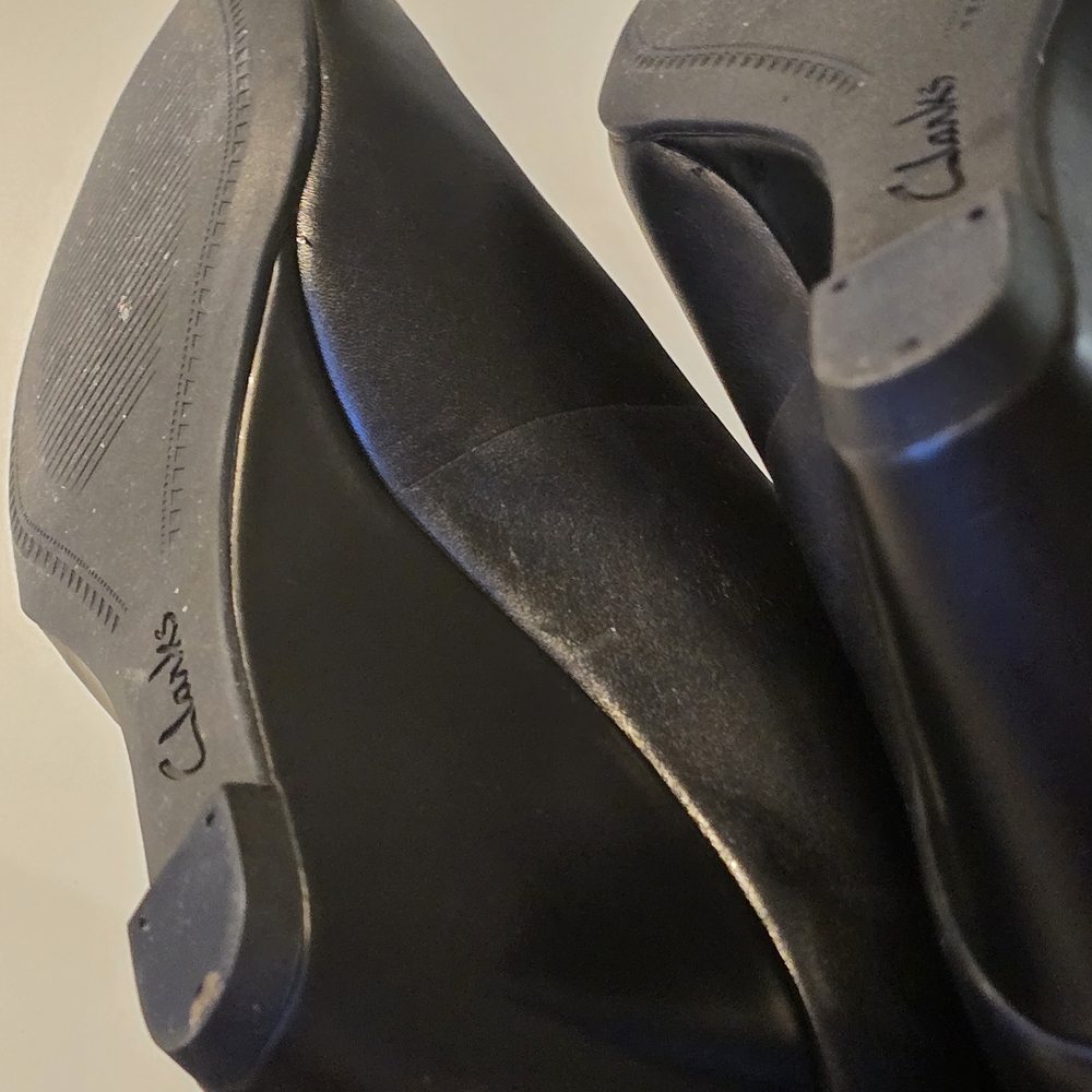 Clarks Black Wedge Leather Pump Size 8.5 - Picture 6 of 7